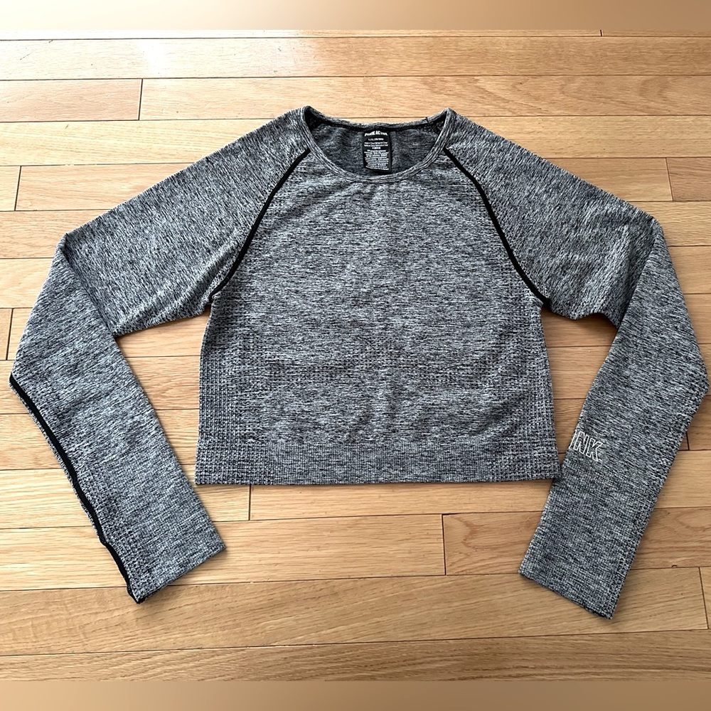 NWOT Victoria's Secret PINK Active Seamless Top with Thumbholes (size L)
